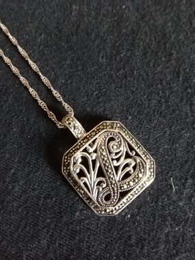 Suspicion 'L' Initial Pendant Necklace in Silver